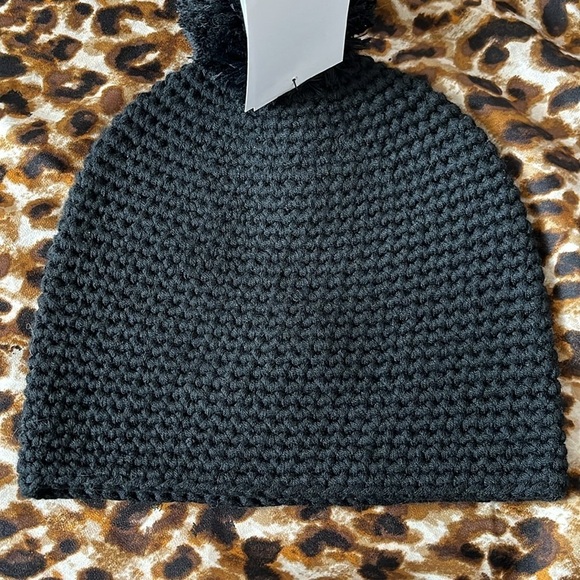 Brand New UGG Black Knit Pom-Pom Beanie Winter Hat Preppy Classic - Picture 7 of 13